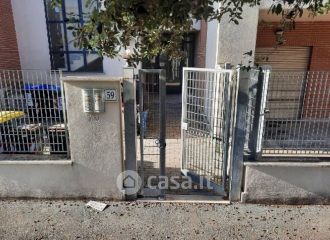 Ufficio in commerciale in Via Raffaello Liberti 53