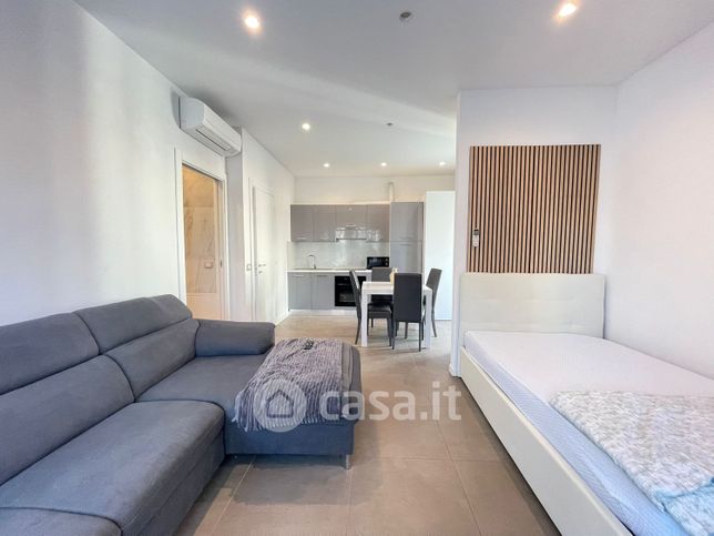 Appartamento in residenziale in Viale Mantova 82