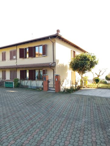 Villetta a schiera in residenziale in Via Alto Vergante 56