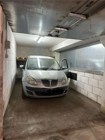 Box/posto auto in residenziale in Piazza Epiro 13
