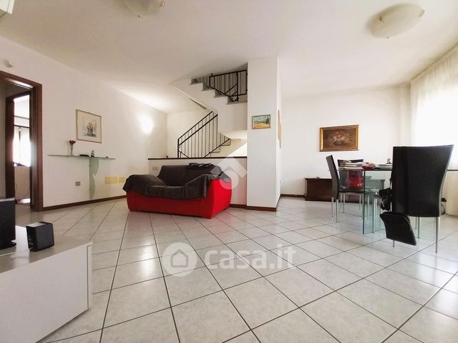 Appartamento in residenziale in Via Emilia Levante 270