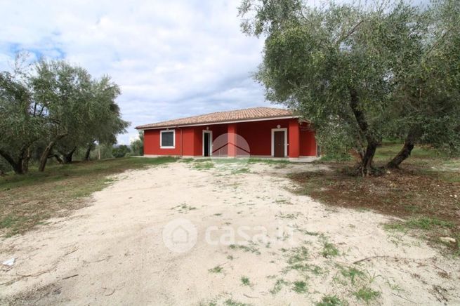 Villa in residenziale in Via Grotte di Torri 32