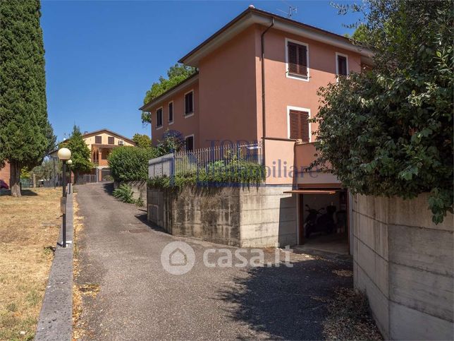 Garage/posto auto in residenziale in Via Angelo Cortesi 94