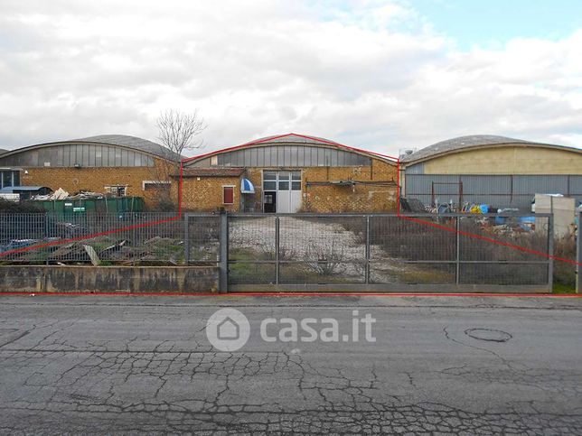 Capannone in commerciale in Via Voltella 30