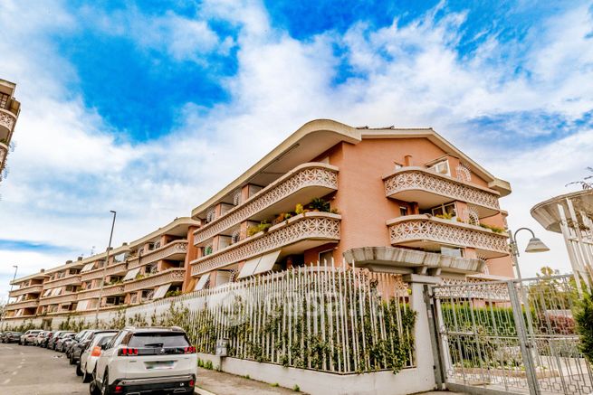 Box/posto auto in residenziale in Via Alberto Moravia 74