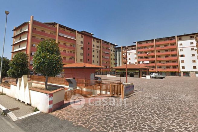 Attivitã /licenza (con o senza mura) in commerciale in Via Naro 10