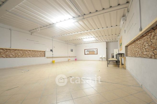 Ufficio in commerciale in Viale Trattati di Roma
