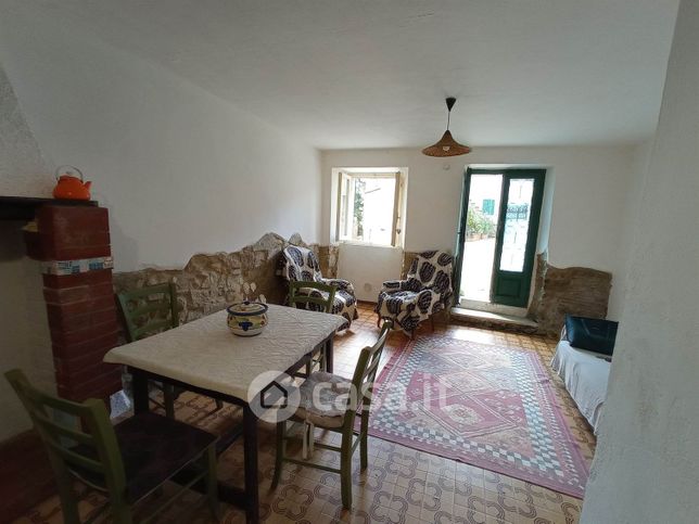 Casa indipendente in residenziale in 