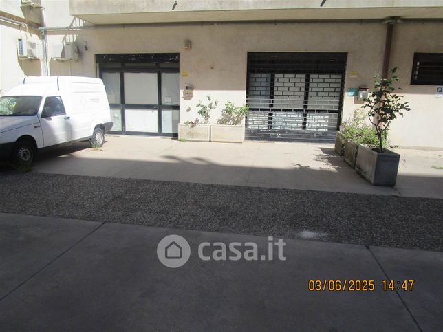 Capannone in commerciale in 
