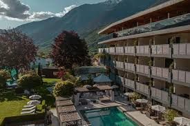 Box/posto auto in residenziale in Via di Grotta di Gregna 23