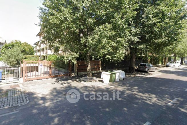 Box/posto auto in residenziale in Via Cavour 53