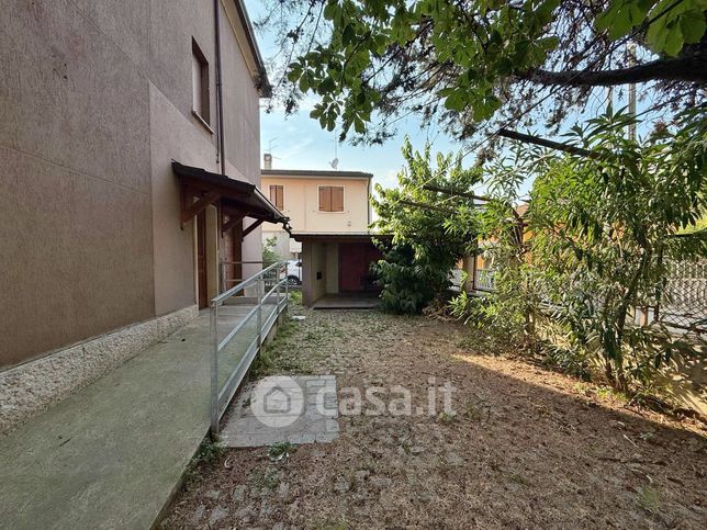 Casa bi/trifamiliare in residenziale in Vicolo Cieco Cesare Lombroso 2
