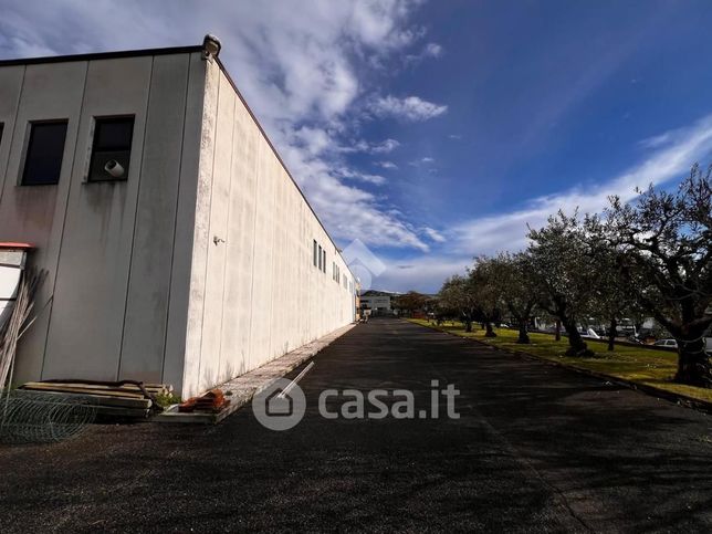 Capannone in commerciale in Via Velletri