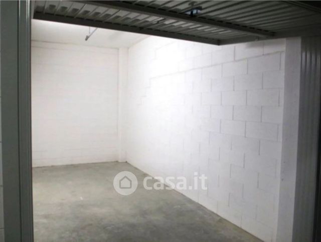 Box/posto auto in residenziale in Via Federico Confalonieri