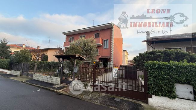 Appartamento in residenziale in Via Fratelli Bandiera 10
