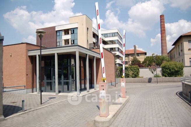 Box/posto auto in residenziale in Via Pasquale Fornari 15