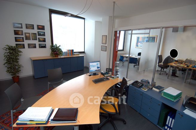 Ufficio in commerciale in Via Valentina Zambra 330