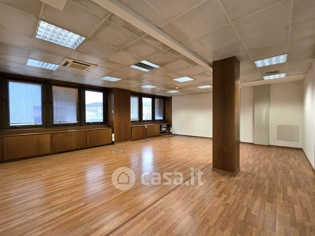 Ufficio in commerciale in Via Guglielmo Oberdan 2