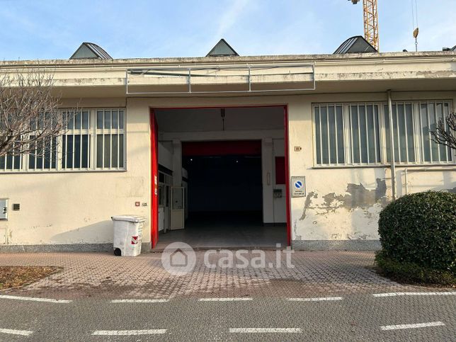 Attivitã /licenza (con o senza mura) in commerciale in Corso Antonio Gramsci 18 b