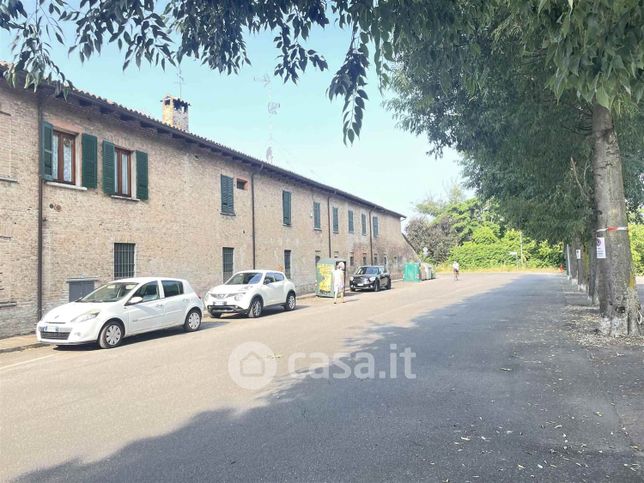 Casa bi/trifamiliare in residenziale in Via Pombio 5