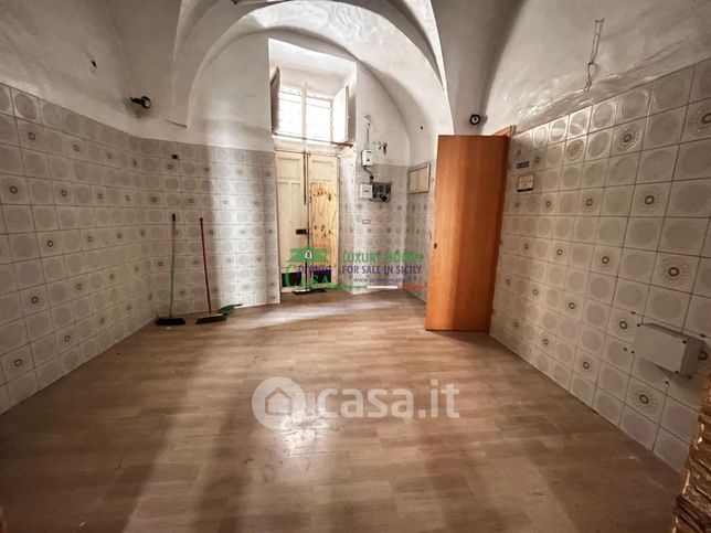 Capannone in commerciale in Via Gen. Salvatore Pelligra