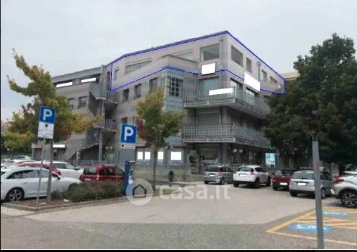 Ufficio in commerciale in Via Maso della Pieve