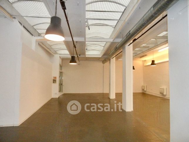 Capannone in commerciale in Via Cerano 12