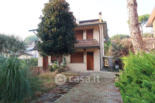 Casa bi/trifamiliare in residenziale in Via Francesco Rizzoli