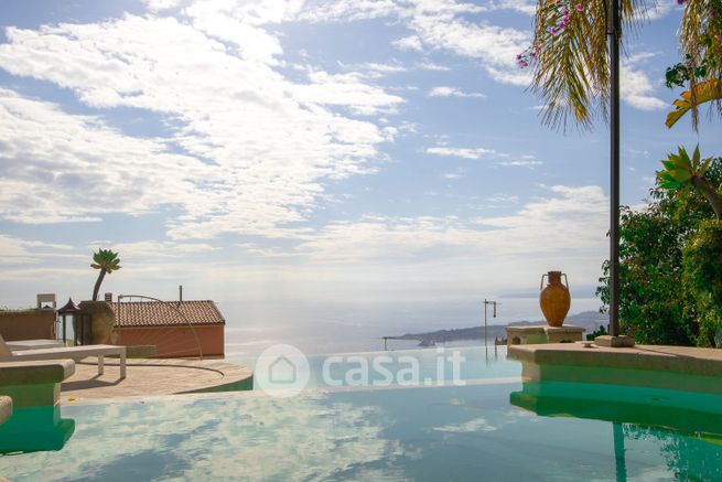 Villa in residenziale in Salita Giafari 25