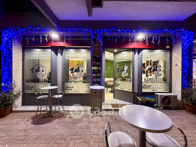 Attivitã /licenza (con o senza mura) in commerciale in Viale Aldo Moro 33