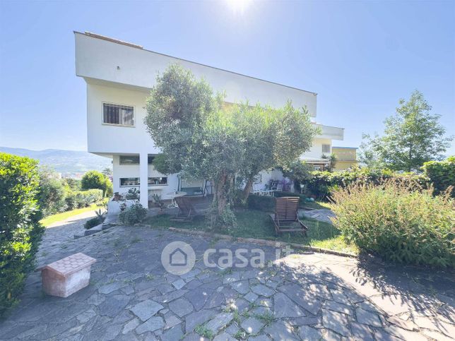 Casa bi/trifamiliare in residenziale in Via Raffaello Sanzio 32