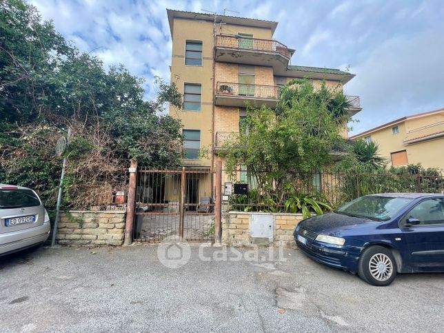 Appartamento in residenziale in Via Francesco Vella 12