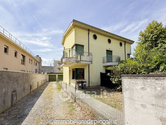 Villetta a schiera in residenziale in Viale della Libertà