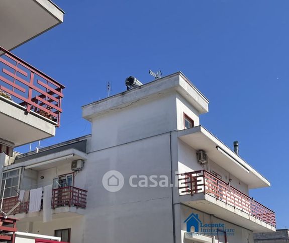 Casa bi/trifamiliare in residenziale in 