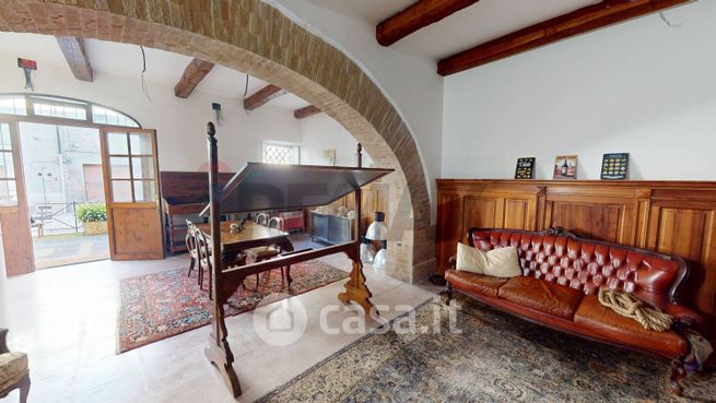 Casa indipendente in residenziale in 