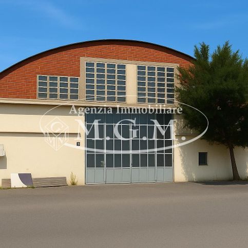 Capannone in commerciale in Via Giacomo Puccini