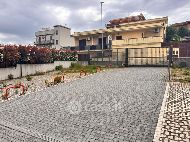 Garage/posto auto in residenziale in Vicolo del Fosso di Sant'Andrea