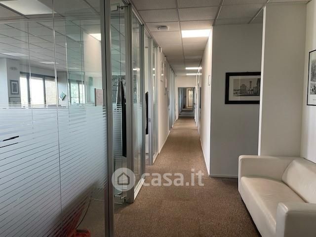 Ufficio in commerciale in Via Arno 29