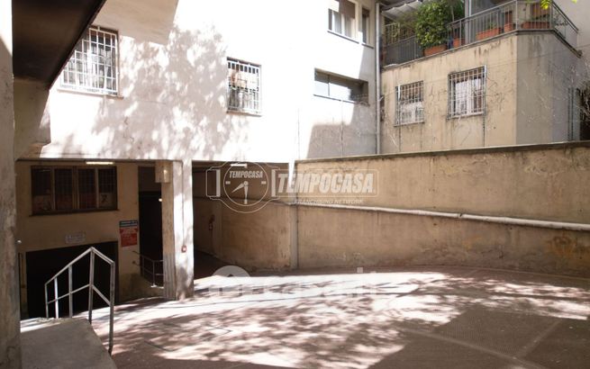 Box/posto auto in residenziale in Via Giovanni Brugnoli