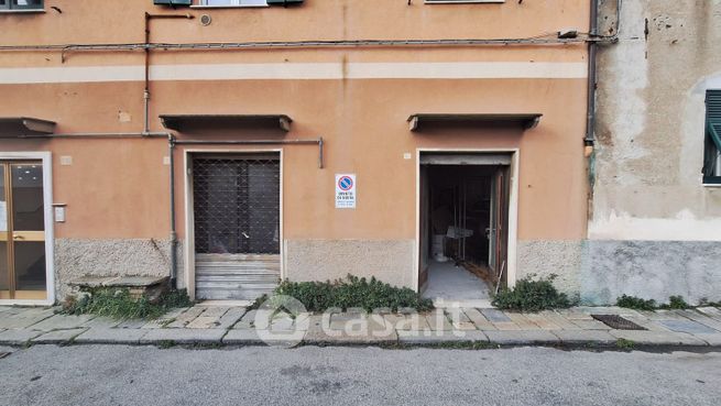 Negozio/locale commerciale in commerciale in Via San DonÃ  di Piave 10 R