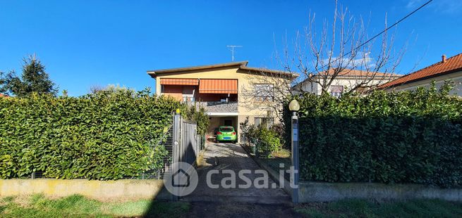 Casa indipendente in residenziale in Via del Chisso 22