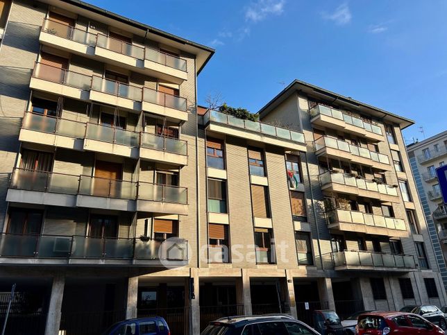 Box/posto auto in residenziale in Via Lario 26