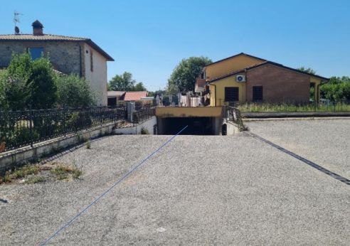 Box/posto auto in residenziale in Via Trasimeno