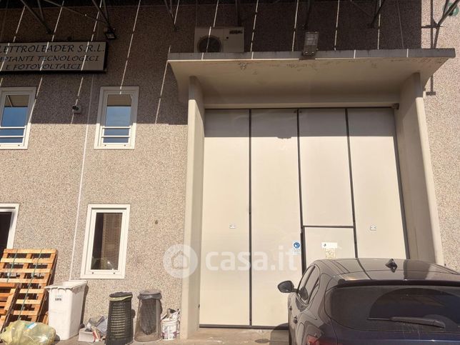 Capannone in commerciale in Via dell'Artigianato