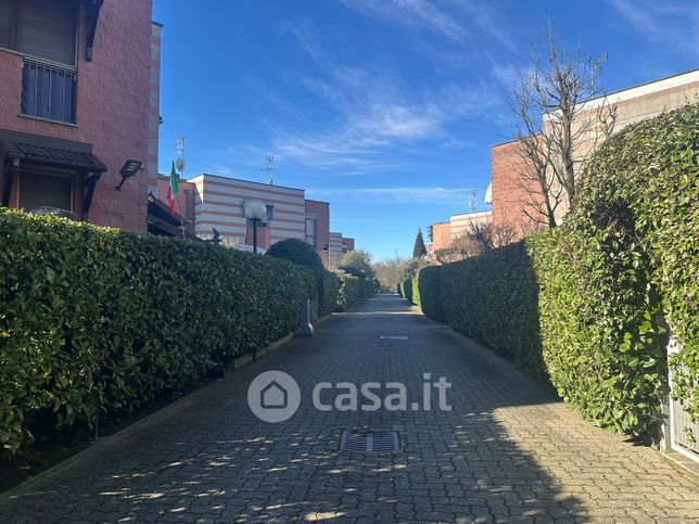 Villetta a schiera in residenziale in Via Prima Strada 11