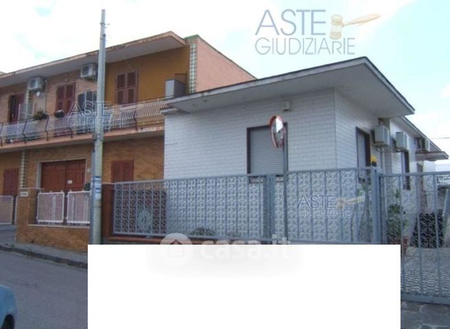 Appartamento in residenziale in Via Santa Maria la Bruna 18