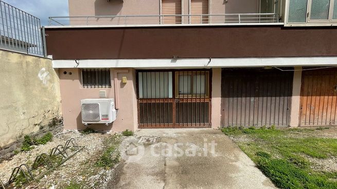 Box/posto auto in residenziale in Via Esperia