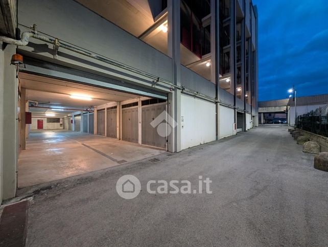 Garage/posto auto in residenziale in Via Eraldo Fico 100