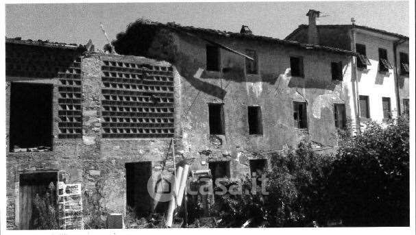 Rustico/casale in residenziale in Via Santeschi