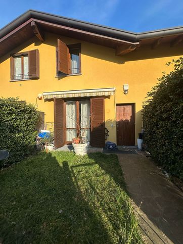 Villetta a schiera in residenziale in Via Oltrona